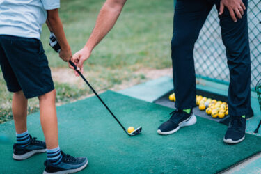 ゴルフが子供の習い事にぴったりな理由とは？大人にもおすすめ？