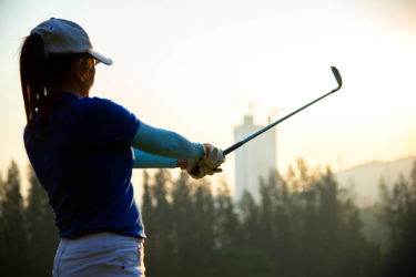 ゴルフ初心者は何から練習すべき？基礎づくりに役立つ練習方法を解説