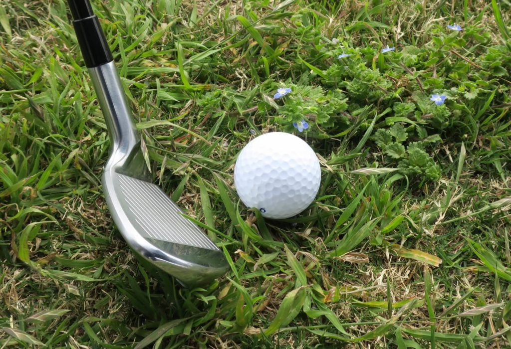 ラフでの打ち方をマスターしよう。クラブ選択や練習方法なども紹介 ラフでの打ち方をマスターしよう。クラブ選択や練習方法なども紹介