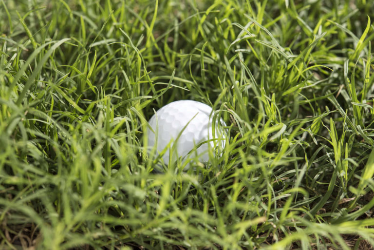 ラフでの打ち方をマスターしよう。クラブ選択や練習方法なども紹介 ラフでの打ち方をマスターしよう。クラブ選択や練習方法なども紹介