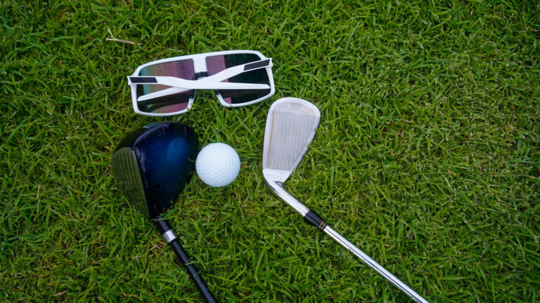 ドライバーとアイアンの打ち方の違い。同じスイングでもOK？