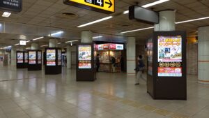 ステップゴルフ西新店西新駅広告